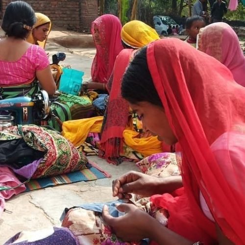 We rise by lifting others _♀ ❤. . #ngo #help #needy #nonprofitorganization #udaipur #udaipurblog #udaipurtimes #cityoflakes #udaipurdiaries #udaipurcity #arvindsinghmewar #lakshyarajsinghmewar #rajasthan #wome (2)