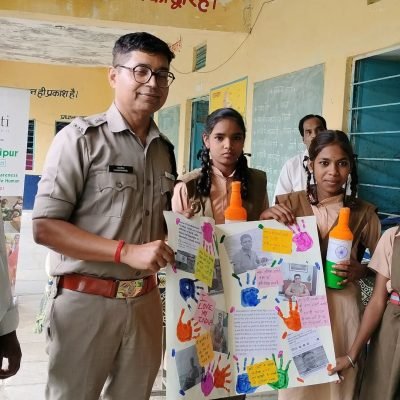 आज हमारे समक्ष श्रीमान ASP चंद्रशील ठाकुर साहब पधारे । ASP साहब ने बच्चों को